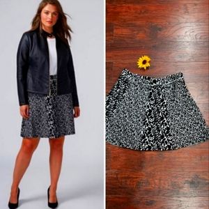 LANE BRYANT FLARE SKIRT🐭